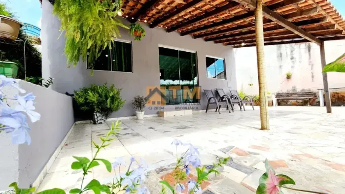 Casa com 3 Quartos, Bairro Vila Nova, Perto do Mercado União
