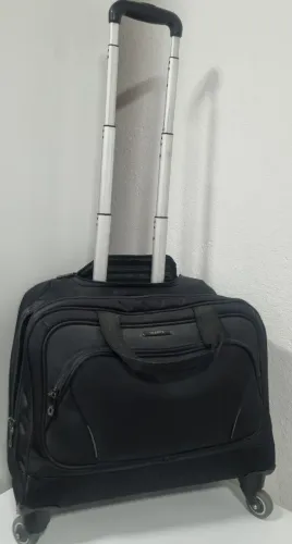 Bolsa Para Notebook Com Rodizios, Alça De Metal E Divisórias