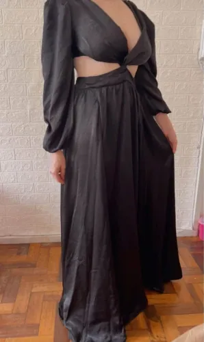 Vestido Padock longo preto com recorte