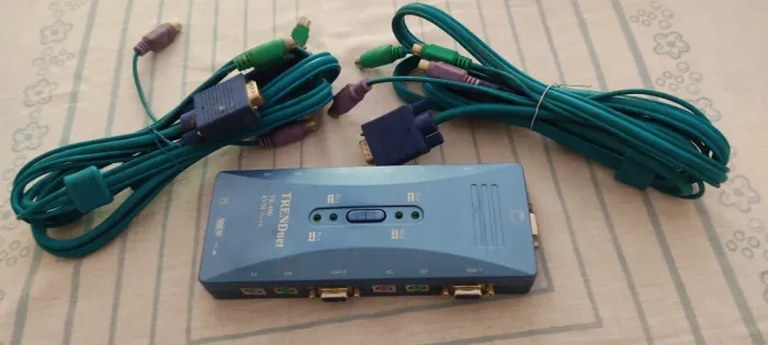 Chaveador KVM Trendnet 4 portas com áudio mpn: tk-409k