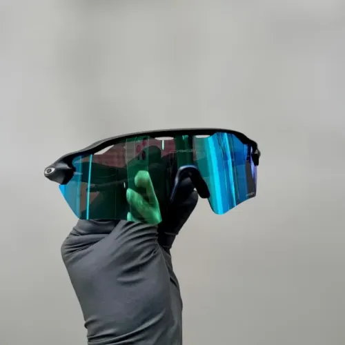 Óculos Oakley R82