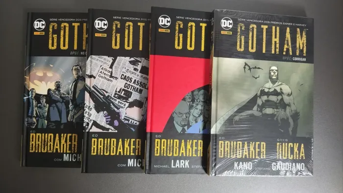 HQ Gotham DPGC Vol. 1 ao 4 (Completo)