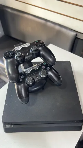 Vendo Ps4 slim 1TB