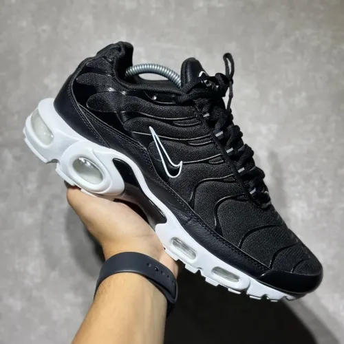 Tênis Nike Air Max TN - Preto e Branco