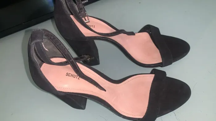 Sandália Schütz 