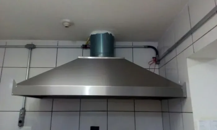 Coifas,Tubulaçoes,balcoes Refrigerados,fabricadas sobre medida.Com instalação completa.