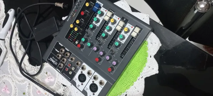 Mesa de som 4 canal nova nova