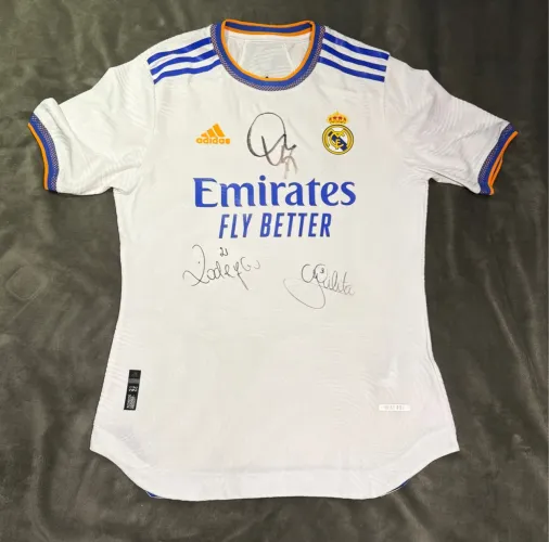 Camisa Real Madrid 2021 - De jogo autografada - Vinícius Jr