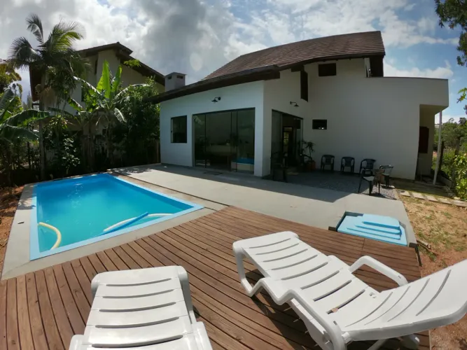 Casarão privativo com piscina 2 quadras Praia da Ferrugem
