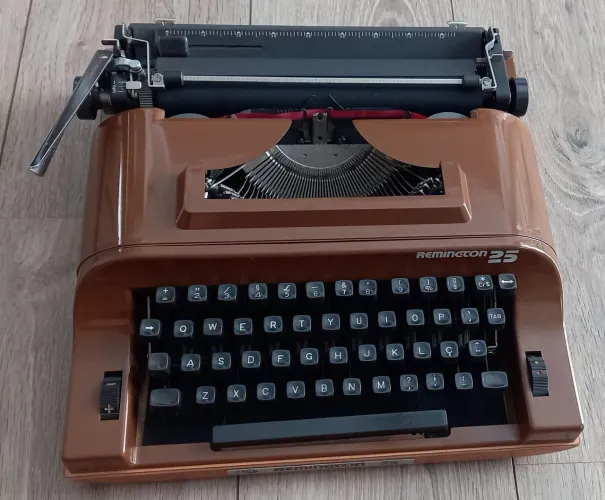 Maquina datilográfica Ramington 25