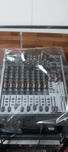 Mesa de som Behringer Xenyx x1622 usb c/ efeitos..