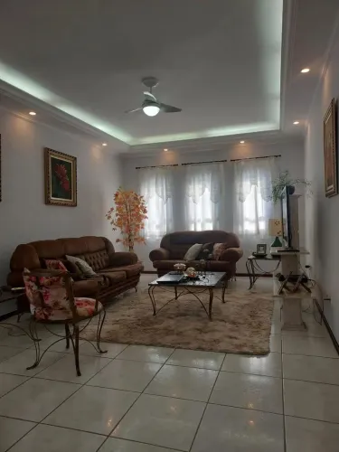 Casa à venda no Jardim do Trevo com 4 dormitórios