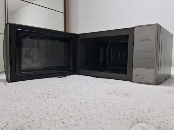 Desapego: Micro-ondas LG de 30 Litros com Função Grill!