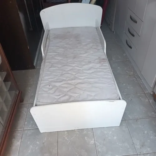 Cama com colchão de criança