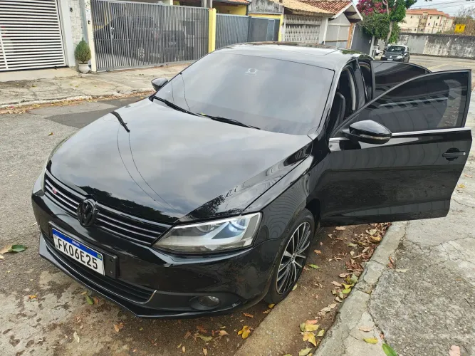 Volkswagen Jetta Highline 2.0 TSI 16V 4P DSG 2013