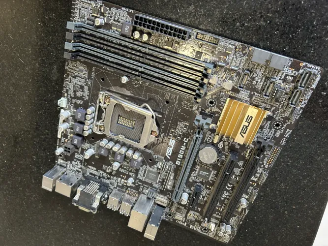 Placa mãe Asus B150M DDR4 Intel B150