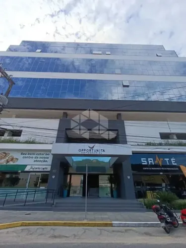 Sala Comercial de 45 m² no Saco dos Limões: Garagem Privativa e Ótima Localização.