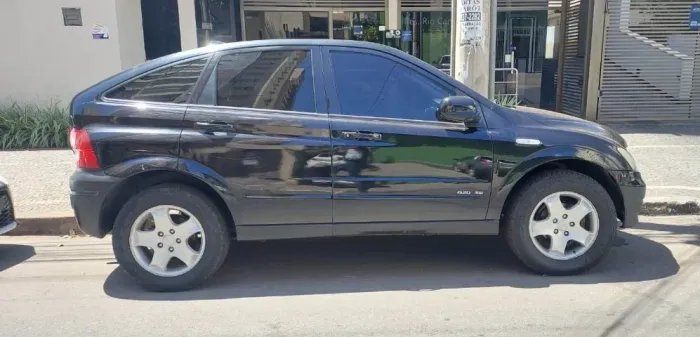 SUV 4X4 Turbo Diesel 2.0 automático SSANGYONG ACTYON 2009 - Completa