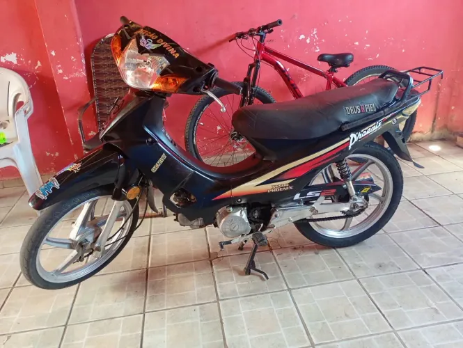 Vendo moto em perfeito estado funcionando perfeitamente 