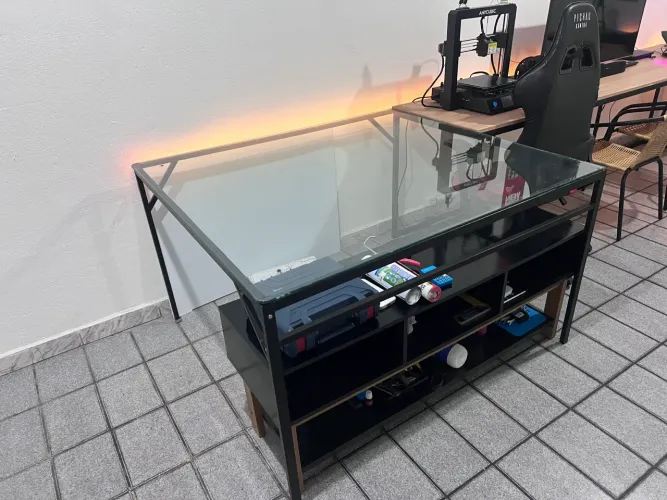 MESA DE CENTRO INDUSTRIAL COM TAMPO DE VIDRO