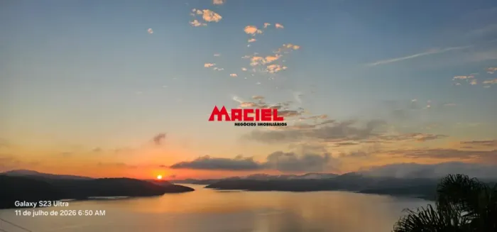 SEU REFÚGIO PARTICULAR NO PARAÍSO: Terreno Único com Pé na Água e Pôr do Sol Inigualável!
