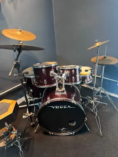 Bateria acústica. 
