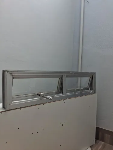 Vendo uma janela alumínio 1.18.×28.5.×07.5.