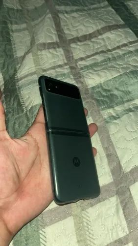 MOTOROLA RAZR 40 DOBRÁVEL, MODERNO E COM ÓTIMO POTENCIAL!