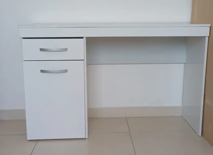 Escrivaninha semi nova