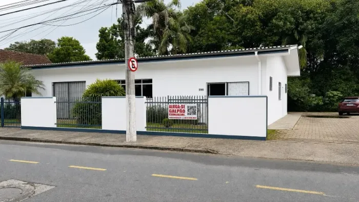 Galpão Comercial 240m2 e pátio. Escritório recepção produção almoxarifado banheiros e copa