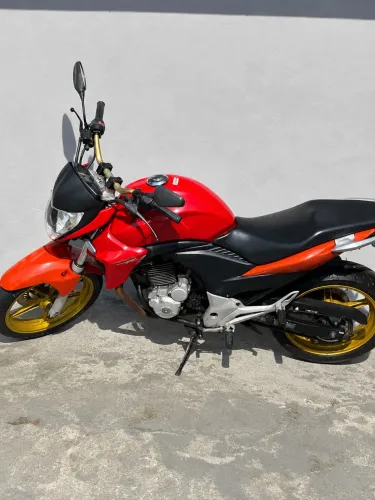 Vem nela cb 300r 