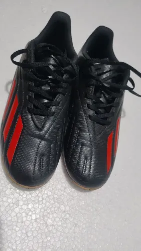 Vendo chuteira Adidas original,usada apenas uma vez tamanho 40