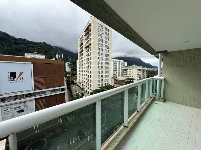 Localizado na charmosa Rua Marquês de São Vicente