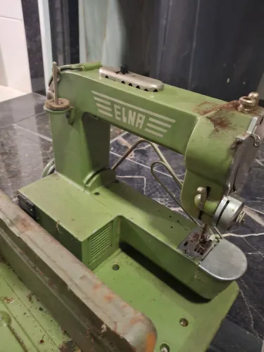 MAQUINA DE COSTURA ELNA DECADA 1950
