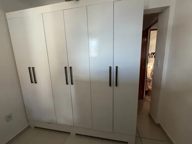GUARDA-ROUPA 6 portas 
