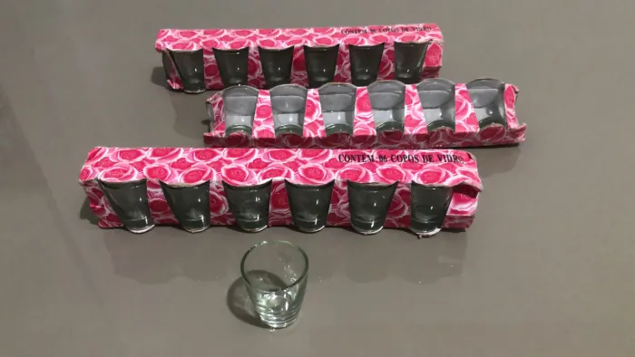 Copo para lixo ou cachaça