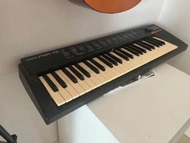 Teclado musical yamaha PSR-75
