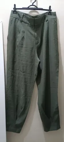 Calça da sacada, veste 42, novo