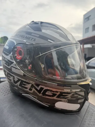 Capacete MT helmets revenge 