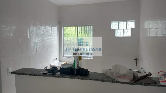 DUQUE DE CAXIAS - CASA DE VILA - SALA ,2 QUARTOS, COZINHA AMERICANA, BANHEIRO SOCIAL, SEM
