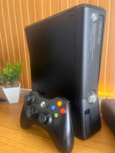 Xbox 360 slim Com Controle original + 10 jogos Rgh