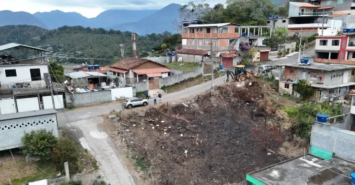 OPORTUNIDADE- CONSTRUA OU INVISTA! 2 TERRENOS DE ESQUINA POR APENAS R$ 55 MIL CADA