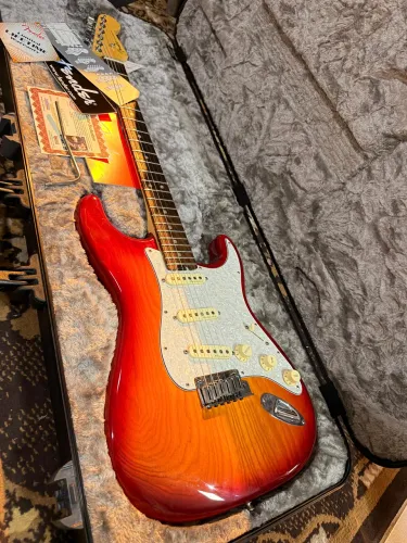 Guitarra Fender American Elite 