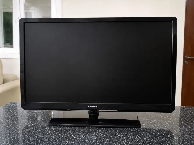 TV Philips LED 32" HD - Funcionando Perfeitamente + Controle