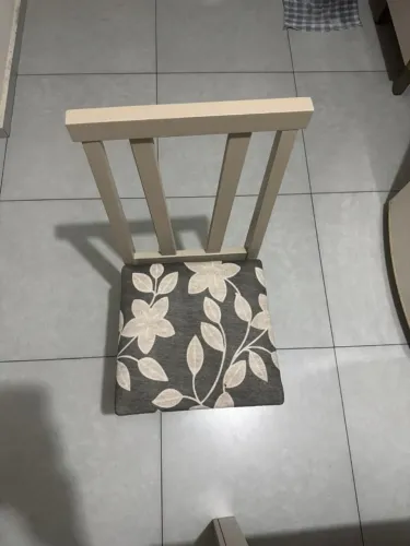 Mesa de Jantar Quadrada com 4 Cadeiras ? R$ 399