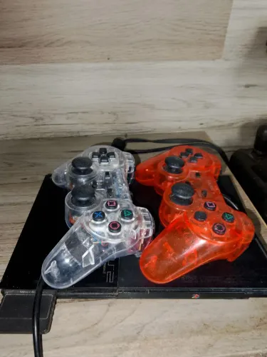 Playstation 2 com dois controles