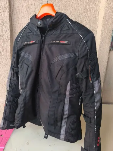Vendo Jaqueta X11 Feminina com capa de chuva