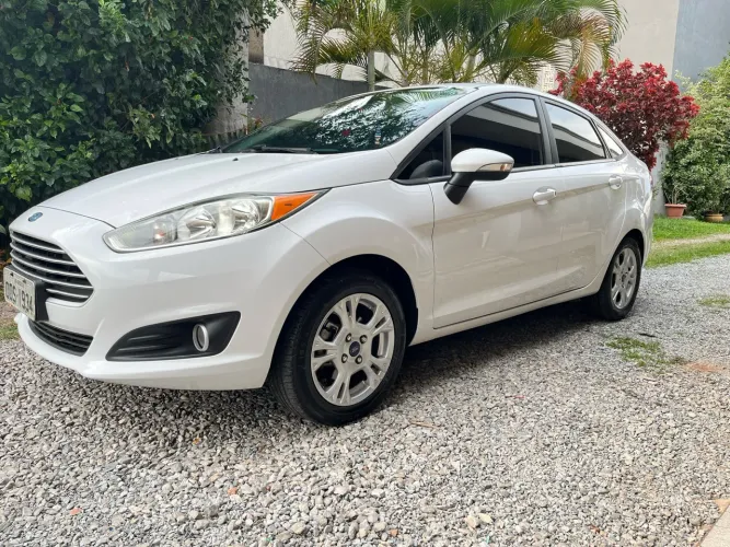 Ford Fiesta Sedan 1.6 16V Flex Aut. 2015
