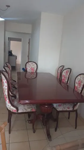MESA DE JANTAR 8 CADEIRAS MOGNO.
