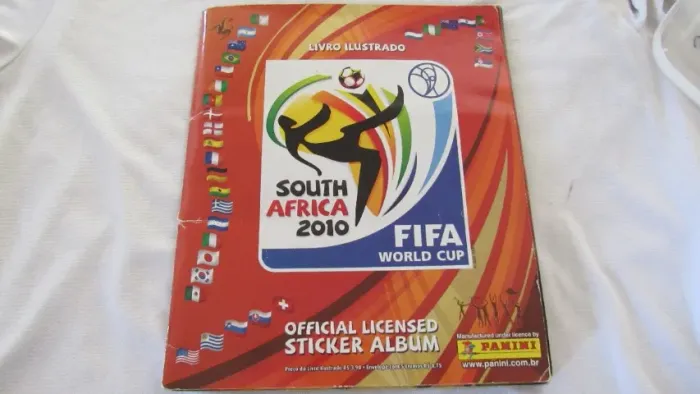 Álbum Panini Copa Do Mundo 2010 Completo Colado #1